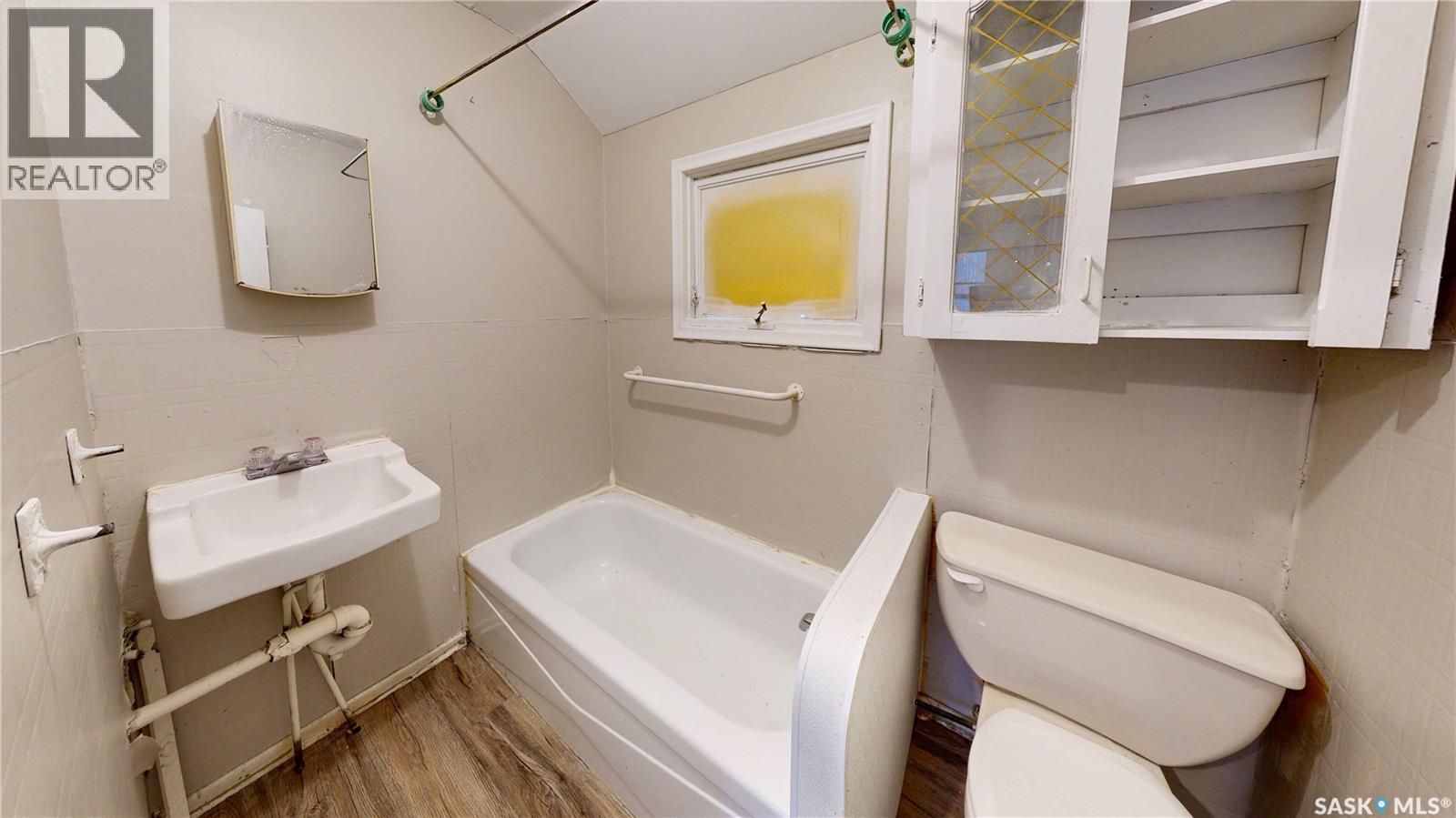 460 King Street, Regina, SK - Indoor Photo Showing Bathroom