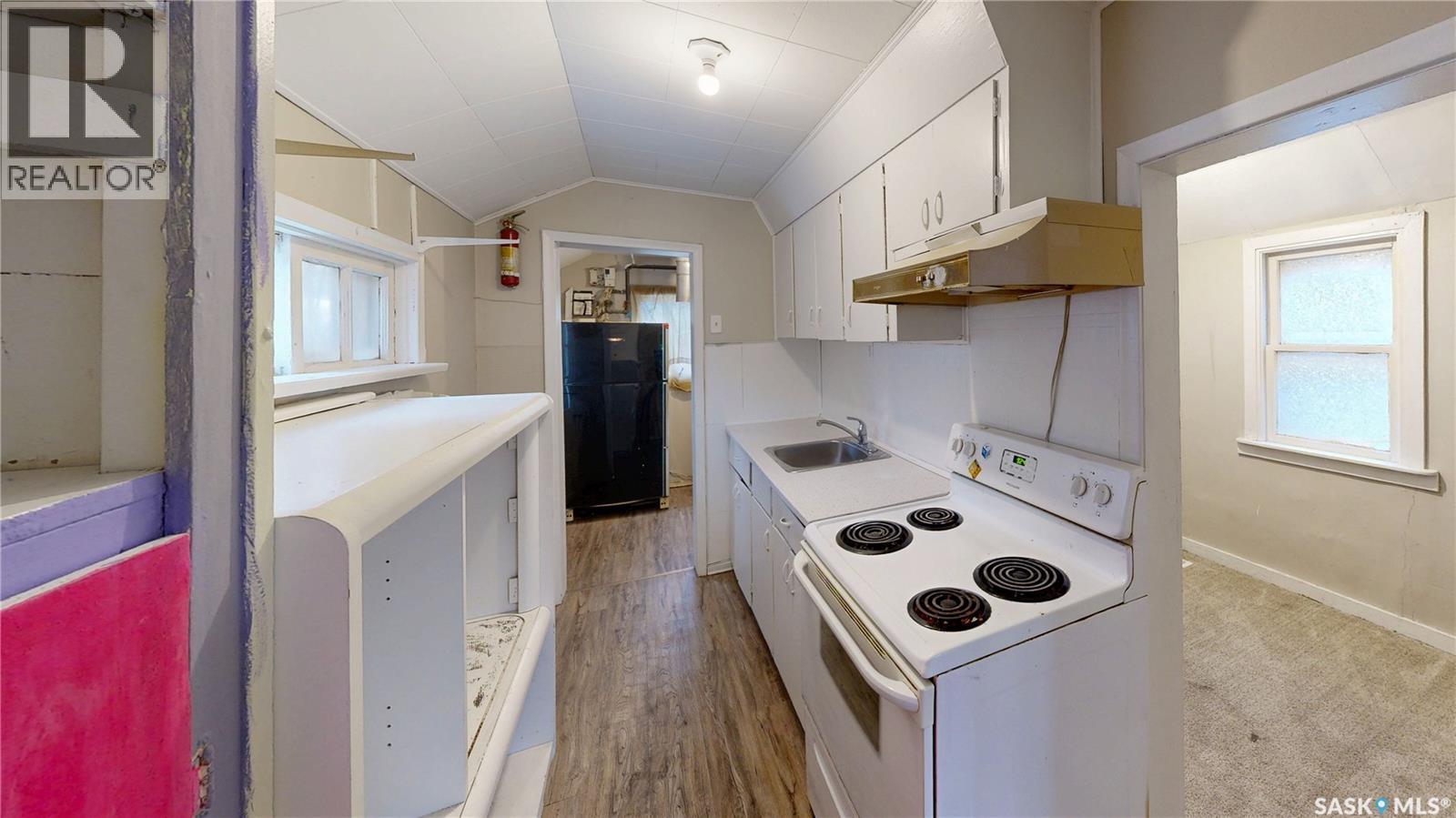 460 King Street, Regina, SK - Indoor Photo Showing Kitchen