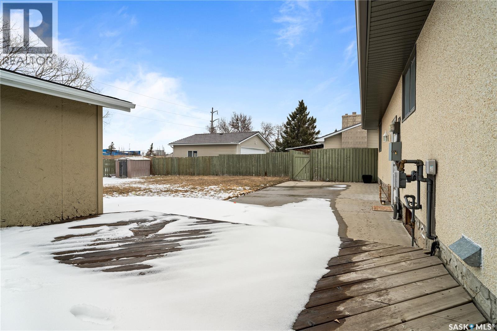 78 Wood Crescent, Regina, SK - Outdoor