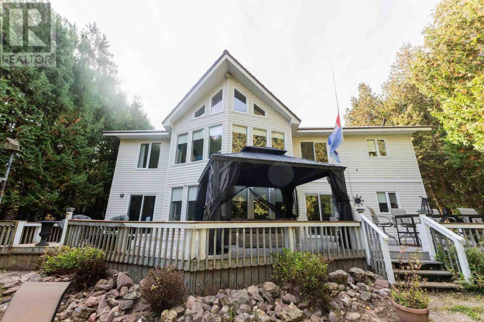 3882 Hamilton Dr, Hilton, ON - Outdoor With Deck Patio Veranda