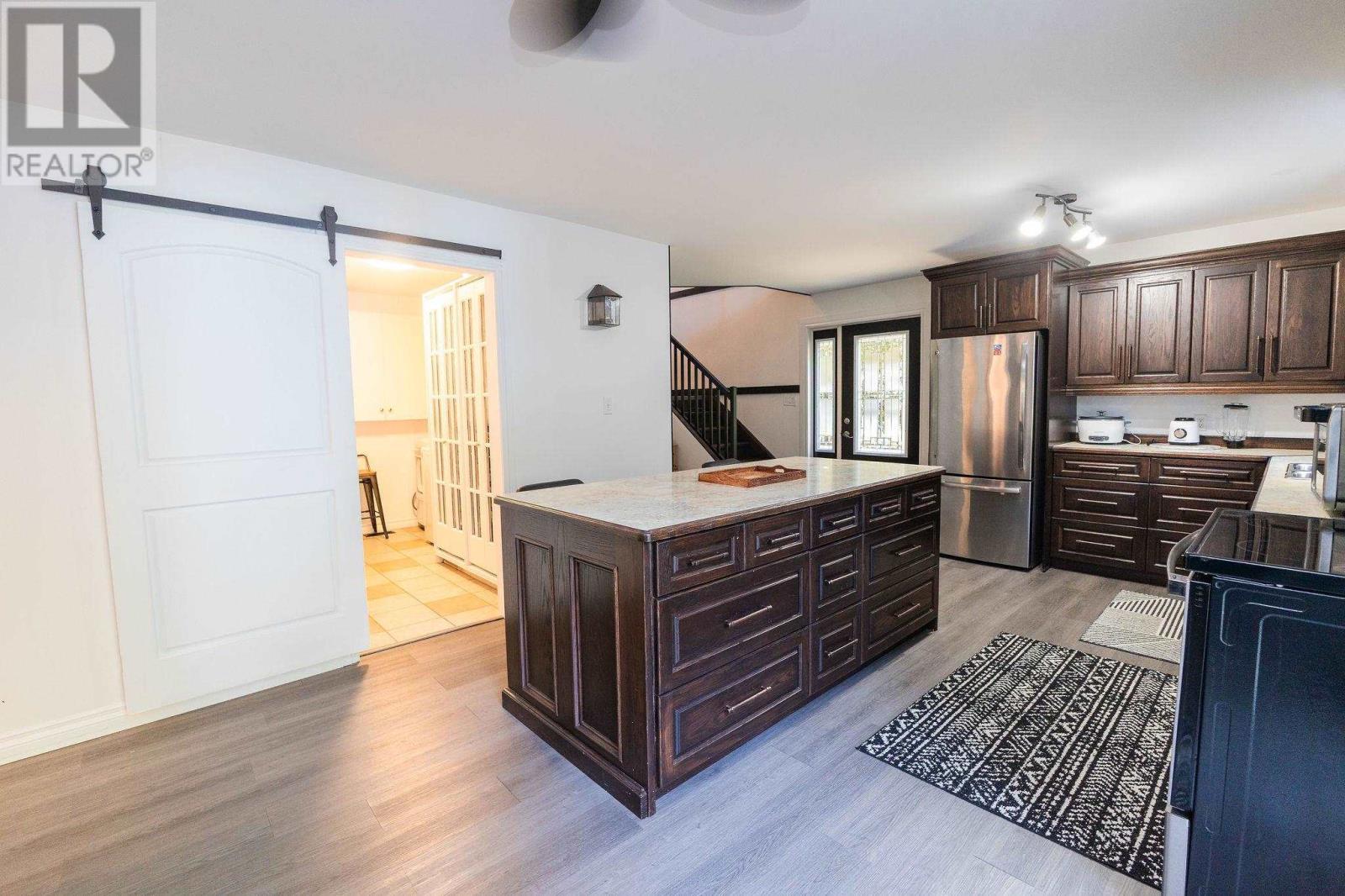 3882 Hamilton Dr, Hilton, ON - Indoor Photo Showing Kitchen