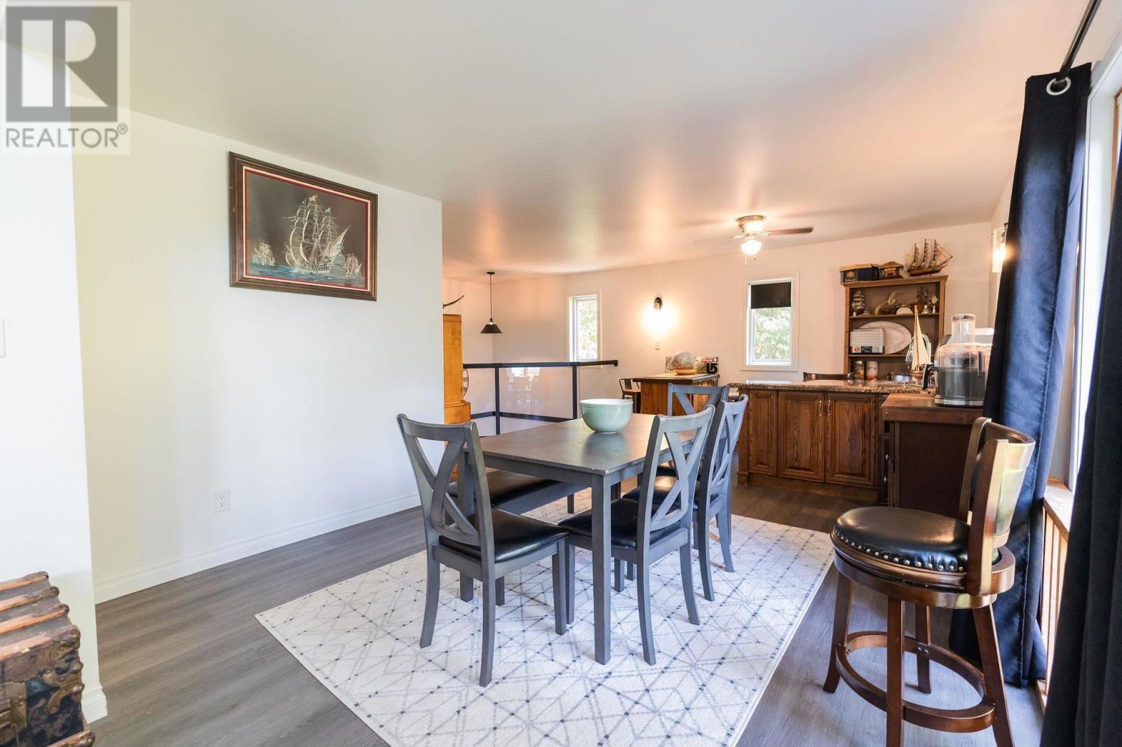 3882 Hamilton Dr, Hilton, ON - Indoor Photo Showing Dining Room