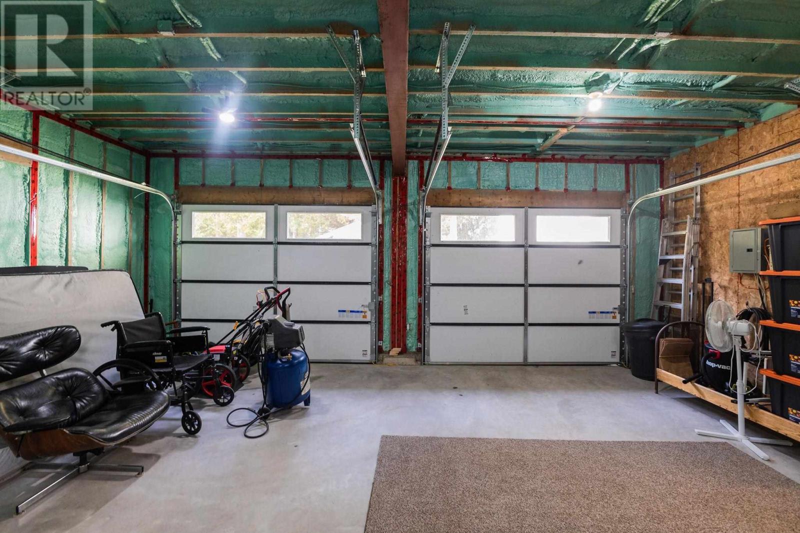 3882 Hamilton Dr, Hilton, ON - Indoor Photo Showing Garage
