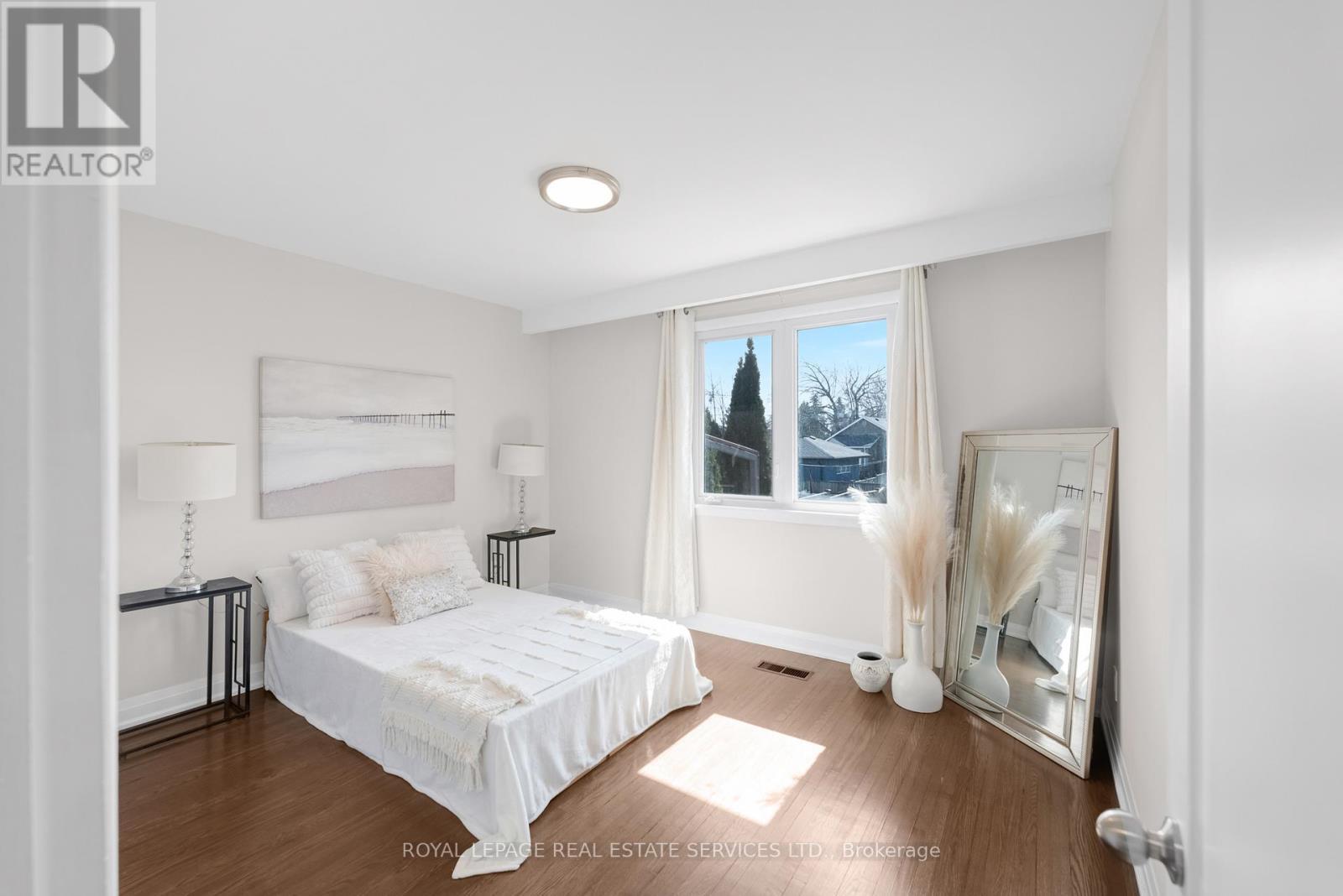 1038 Alexandra Avenue, Mississauga, ON - Indoor Photo Showing Bedroom