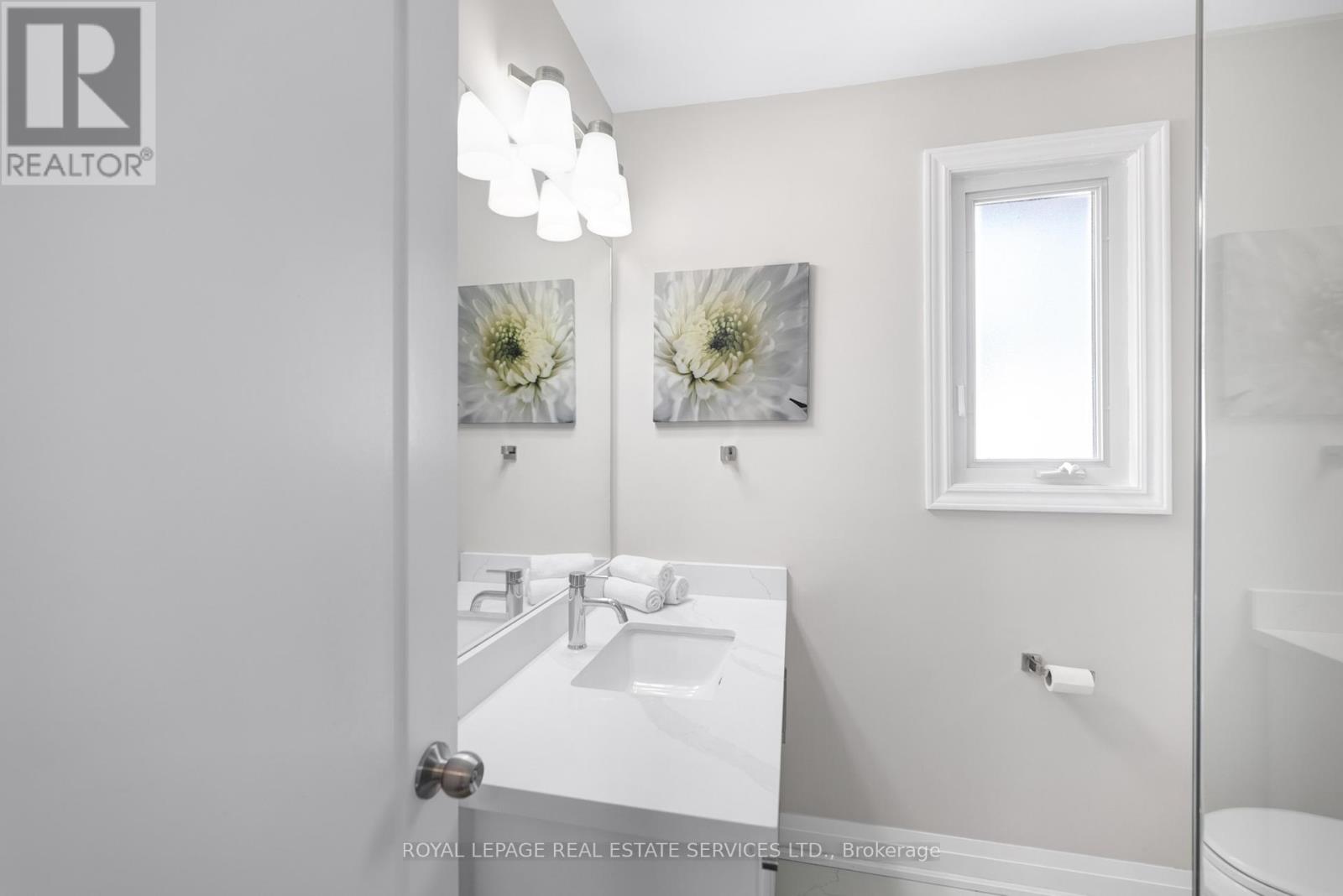 1038 Alexandra Avenue, Mississauga, ON - Indoor Photo Showing Bathroom