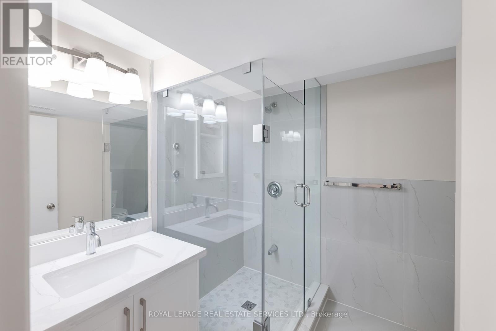 1038 Alexandra Avenue, Mississauga, ON - Indoor Photo Showing Bathroom