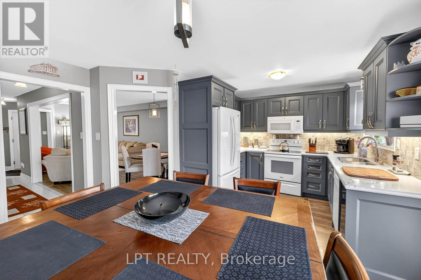 3753 Densbury Drive, Mississauga, ON - Indoor Photo Showing Kitchen