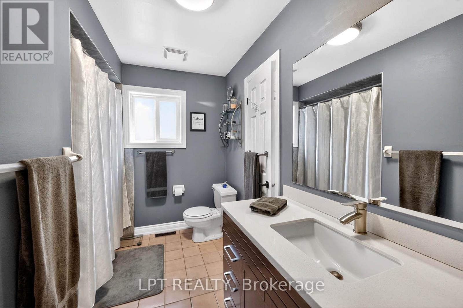 3753 Densbury Drive, Mississauga, ON - Indoor Photo Showing Bathroom