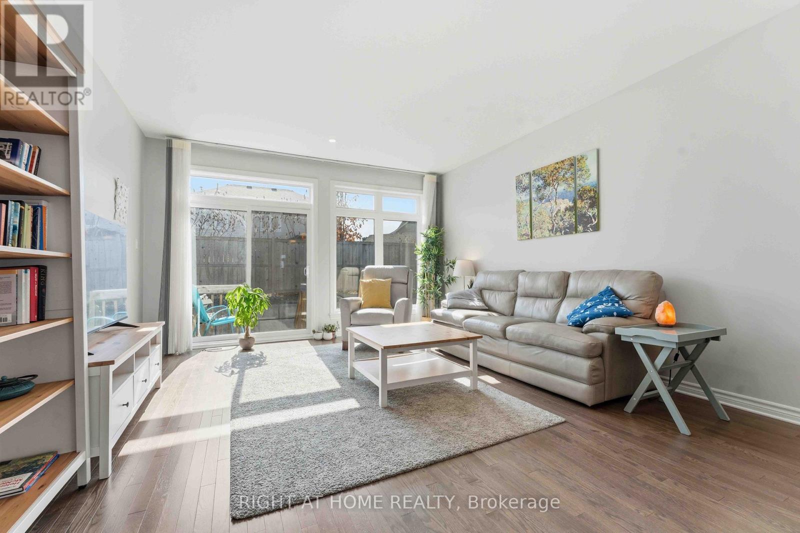 272 Maygrass Way, Ottawa, ON - Indoor Photo Showing Living Room
