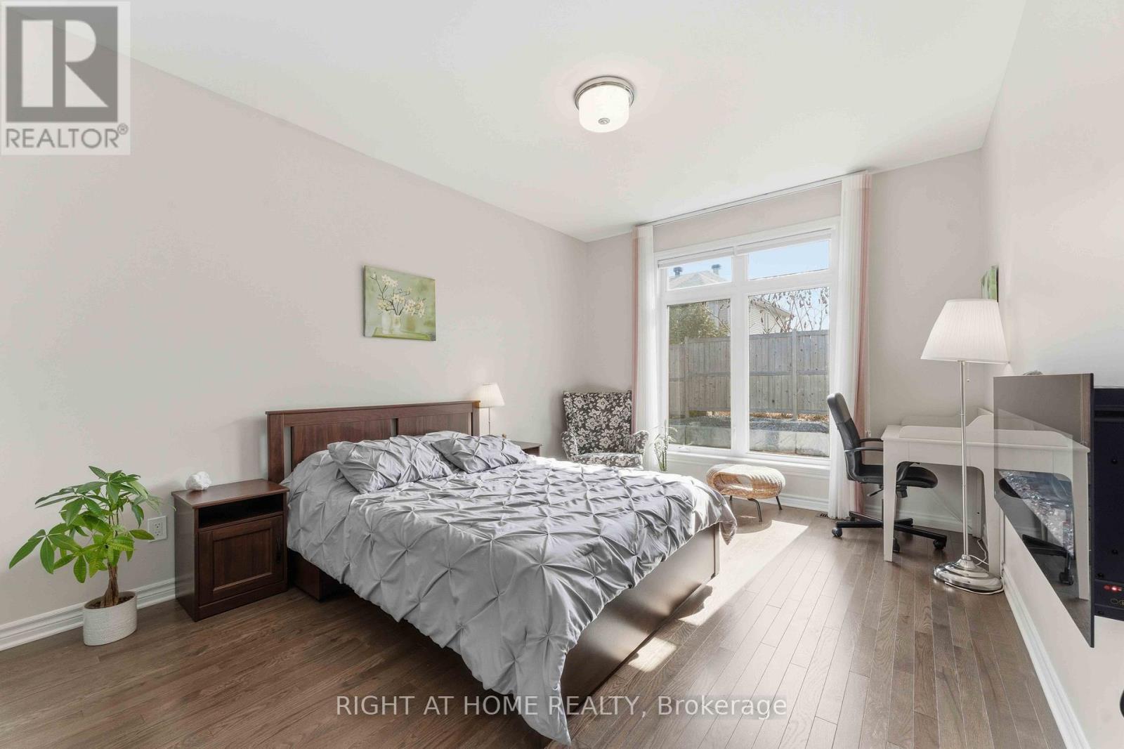 272 Maygrass Way, Ottawa, ON - Indoor Photo Showing Bedroom
