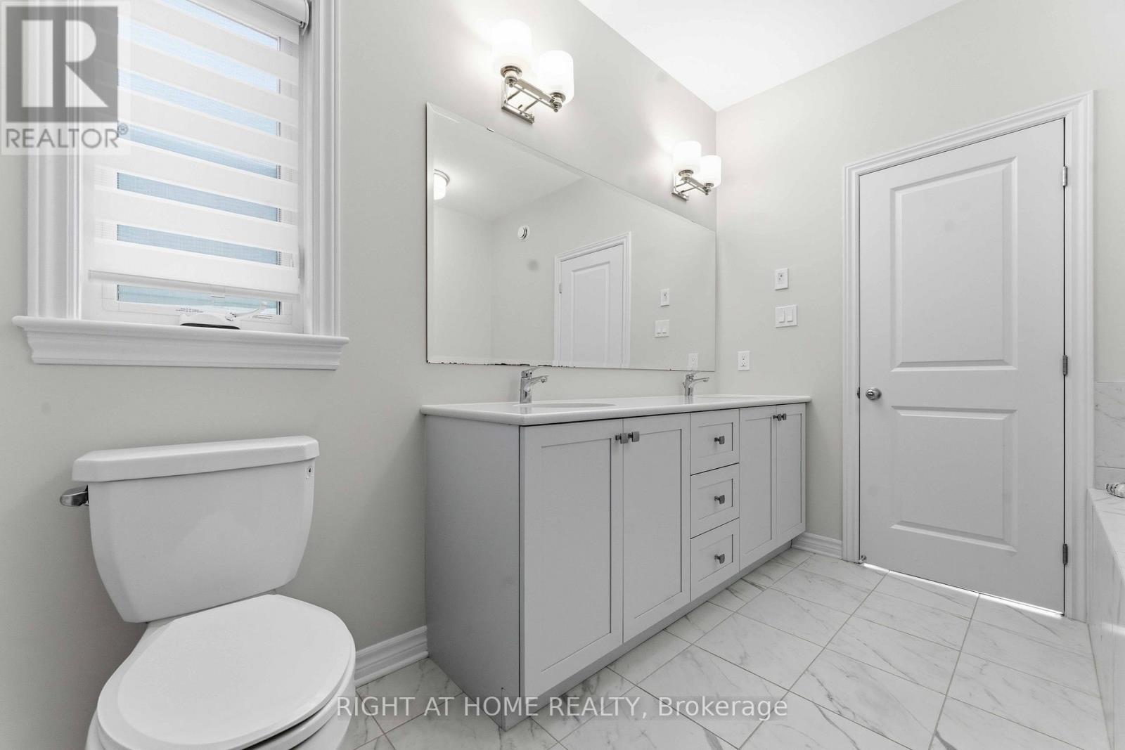 272 Maygrass Way, Ottawa, ON - Indoor Photo Showing Bathroom