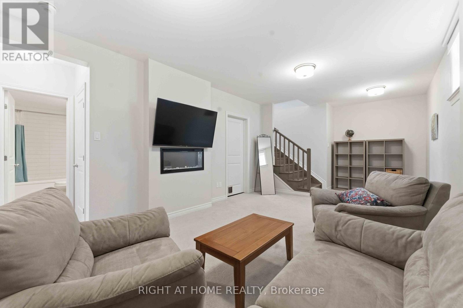272 Maygrass Way, Ottawa, ON - Indoor Photo Showing Living Room