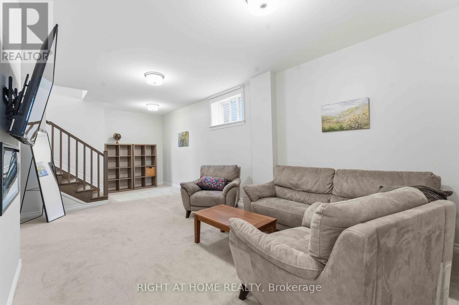 272 Maygrass Way, Ottawa, ON - Indoor Photo Showing Living Room