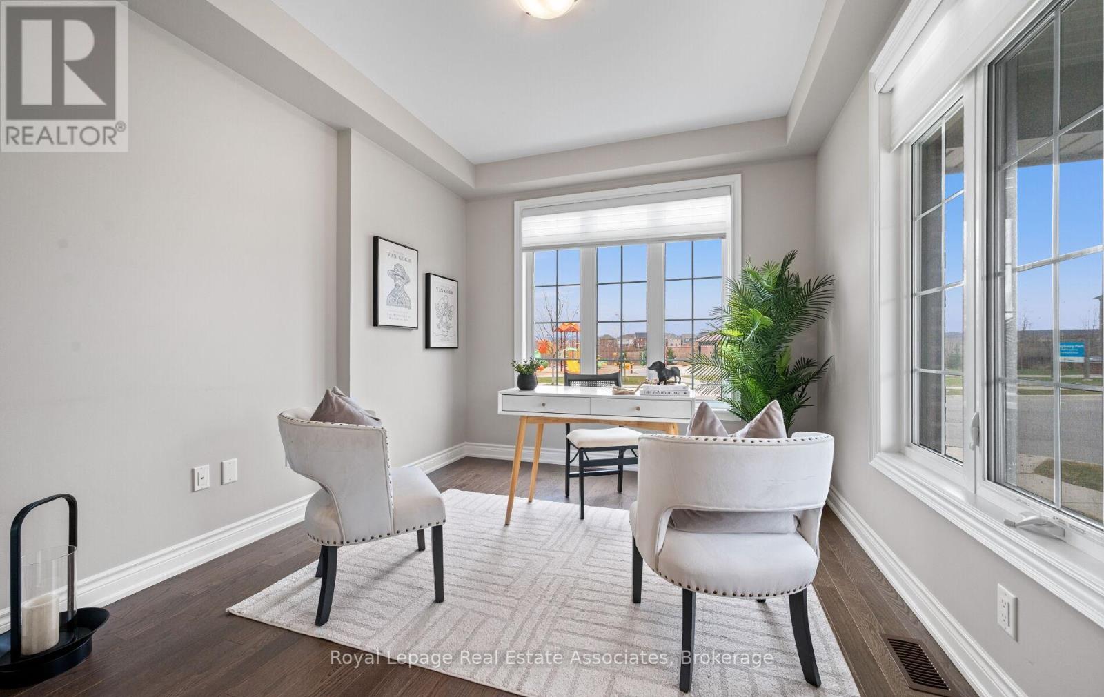 Family room on main floor - 1285 Raspberry Terrace, Milton, ON - Indoor