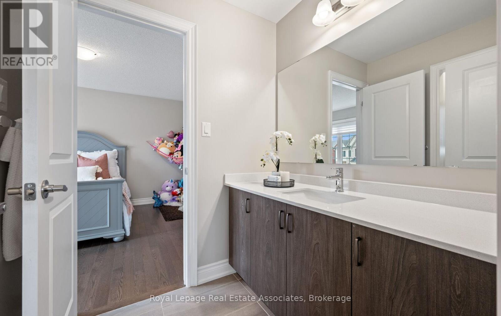 Jack n Jill Ensuite for Bdrms 3 & 4 - 1285 Raspberry Terrace, Milton, ON - Indoor Photo Showing Bathroom