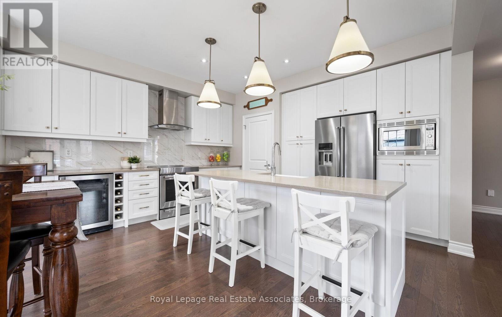 1285 Raspberry Terrace, Milton, ON - Indoor Photo Showing Kitchen With Upgraded Kitchen