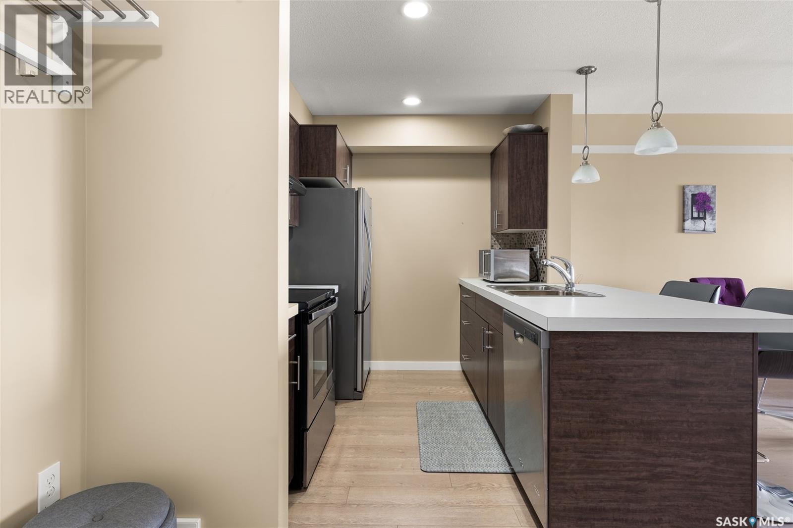 1404 5500 Mitchinson Way, Regina, SK - Indoor Photo Showing Kitchen With Double Sink