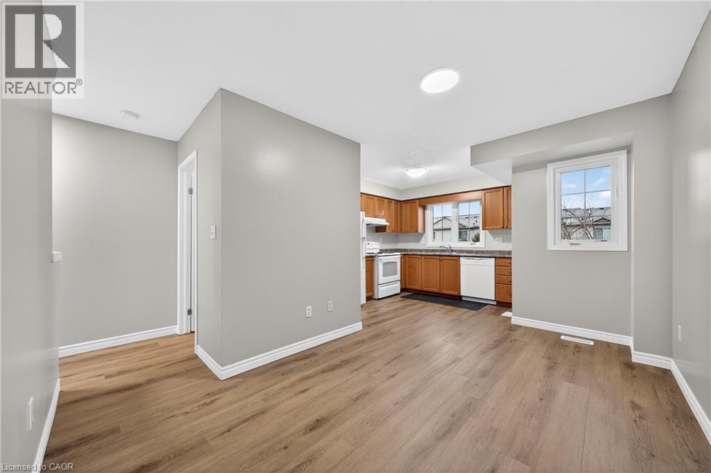 155 Highland Crescent Unit# D18, Kitchener, ON - Indoor Photo Showing Kitchen