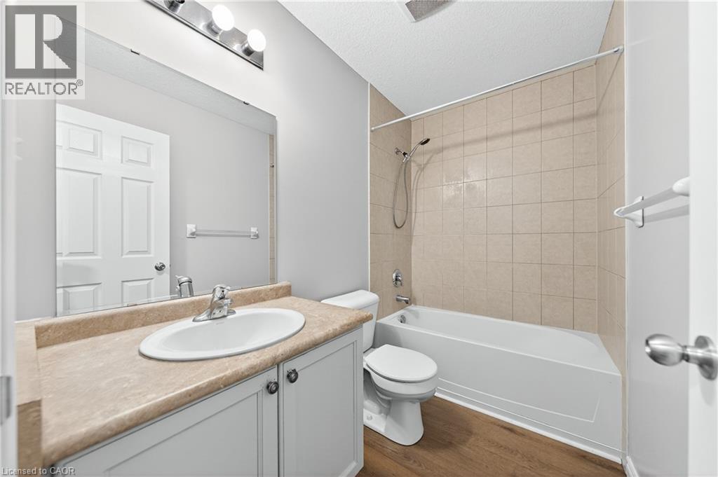 155 Highland Crescent Unit# D18, Kitchener, ON - Indoor Photo Showing Bathroom