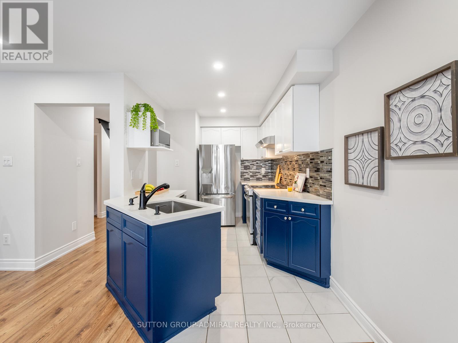 81 Parktree Drive, Vaughan, ON - Indoor Photo Showing Kitchen