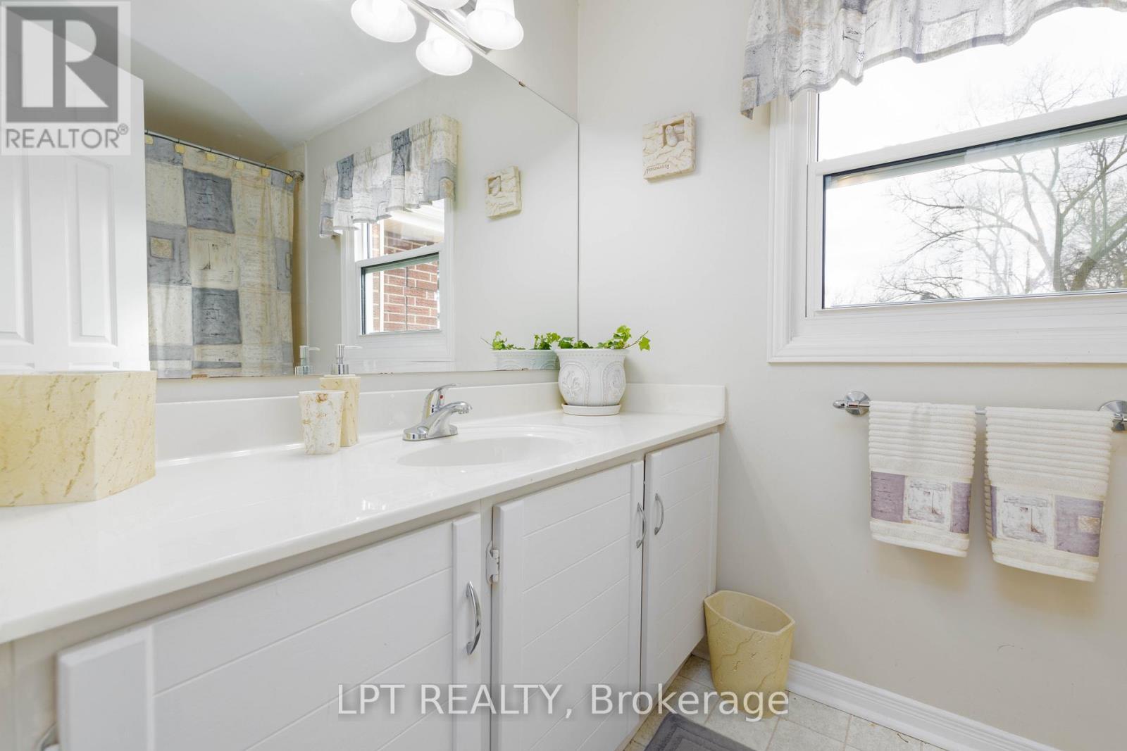 Full Bathroom - 54 Meyer Circle, Markham, ON - Indoor Photo Showing Bathroom