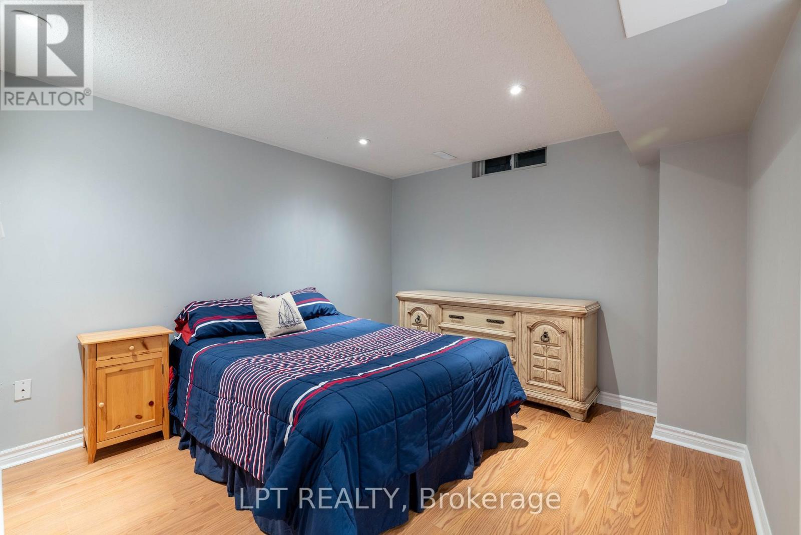 54 Meyer Circle, Markham, ON - Indoor Photo Showing Bedroom
