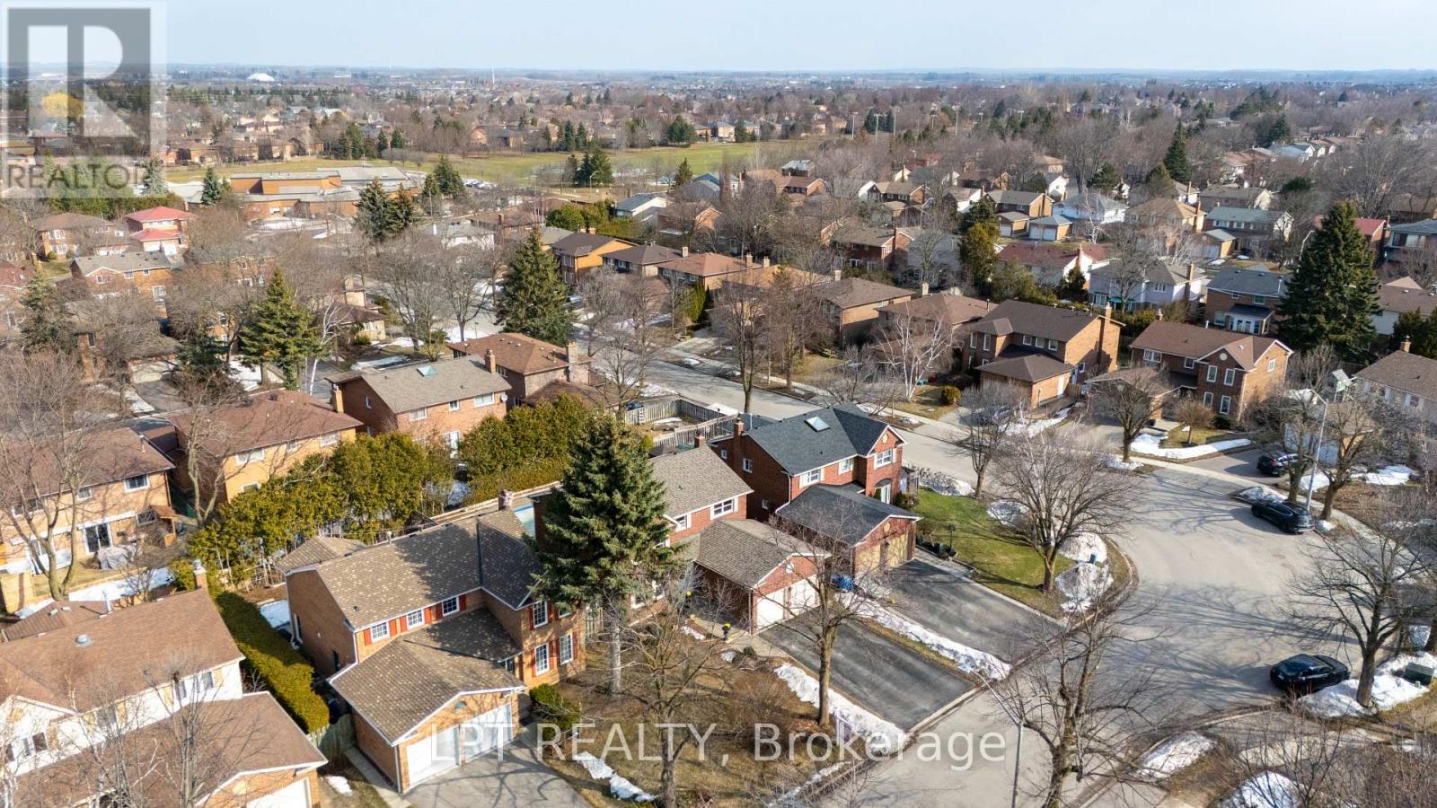 Prime Location! - 54 Meyer Circle, Markham, ON - Outdoor With View