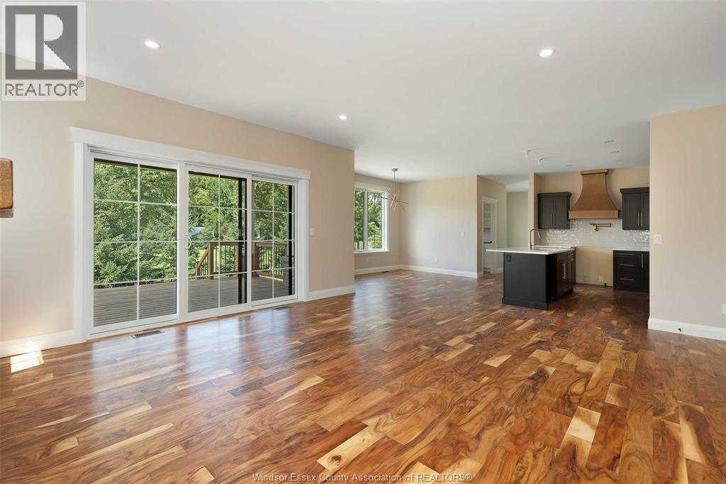 120 Bloomington, Chatham, ON - Indoor