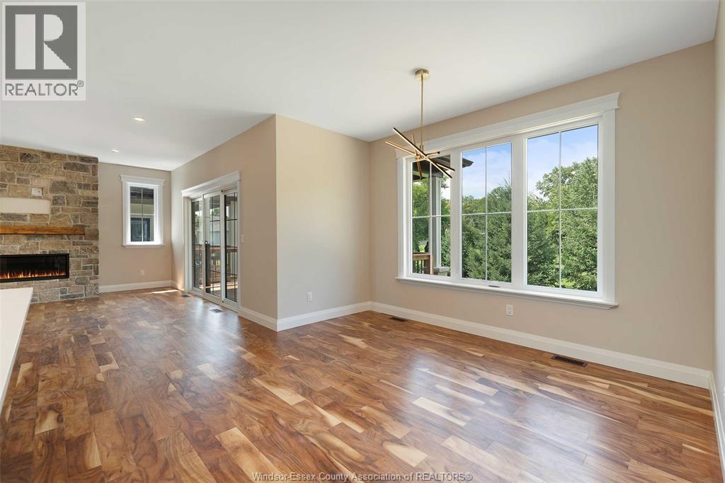 120 Bloomington, Chatham, ON - Indoor With Fireplace