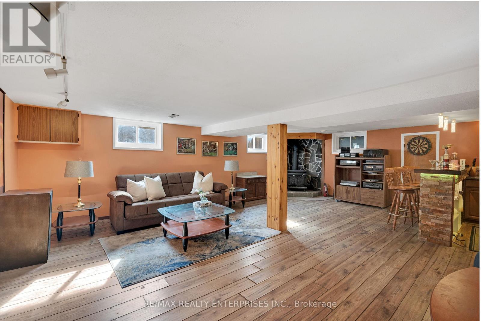 951 Atwater Avenue, Mississauga, ON - Indoor Photo Showing Living Room