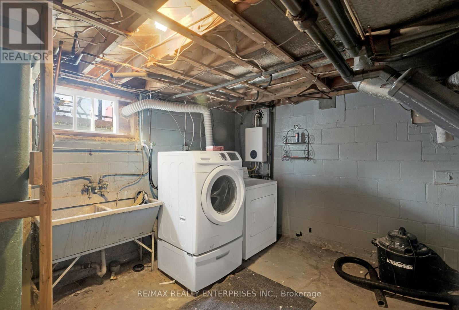 951 Atwater Avenue, Mississauga, ON - Indoor Photo Showing Laundry Room