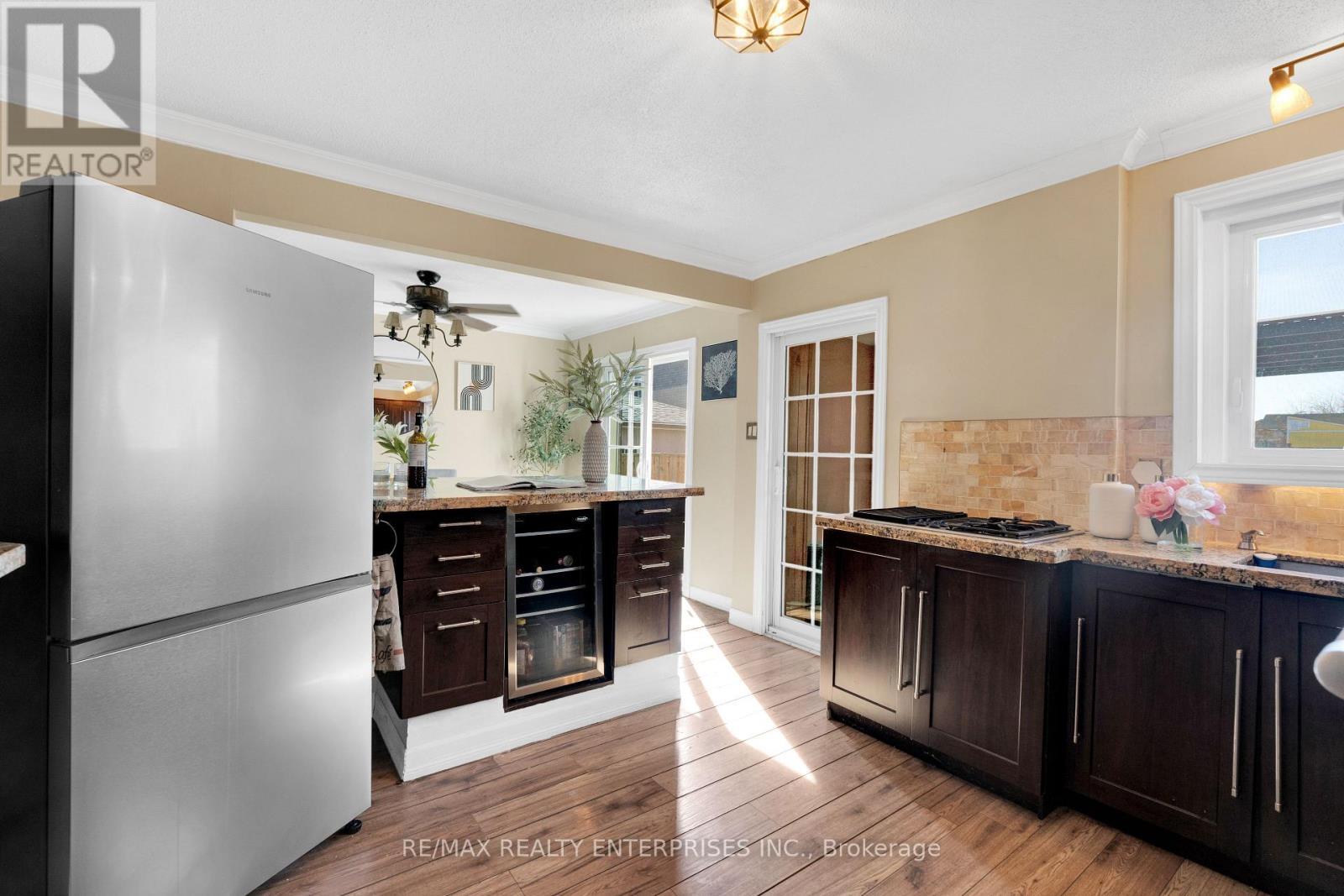 951 Atwater Avenue, Mississauga, ON - Indoor Photo Showing Kitchen