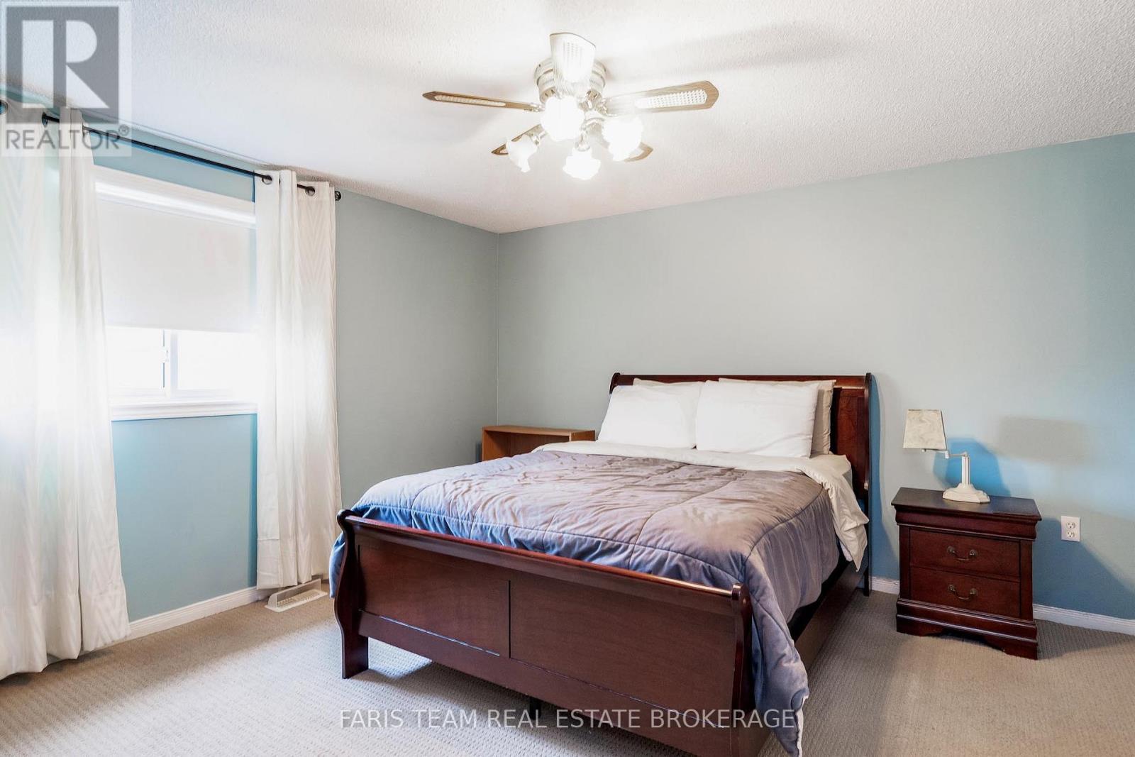 24 Laurie Crescent, Barrie, ON - Indoor Photo Showing Bedroom