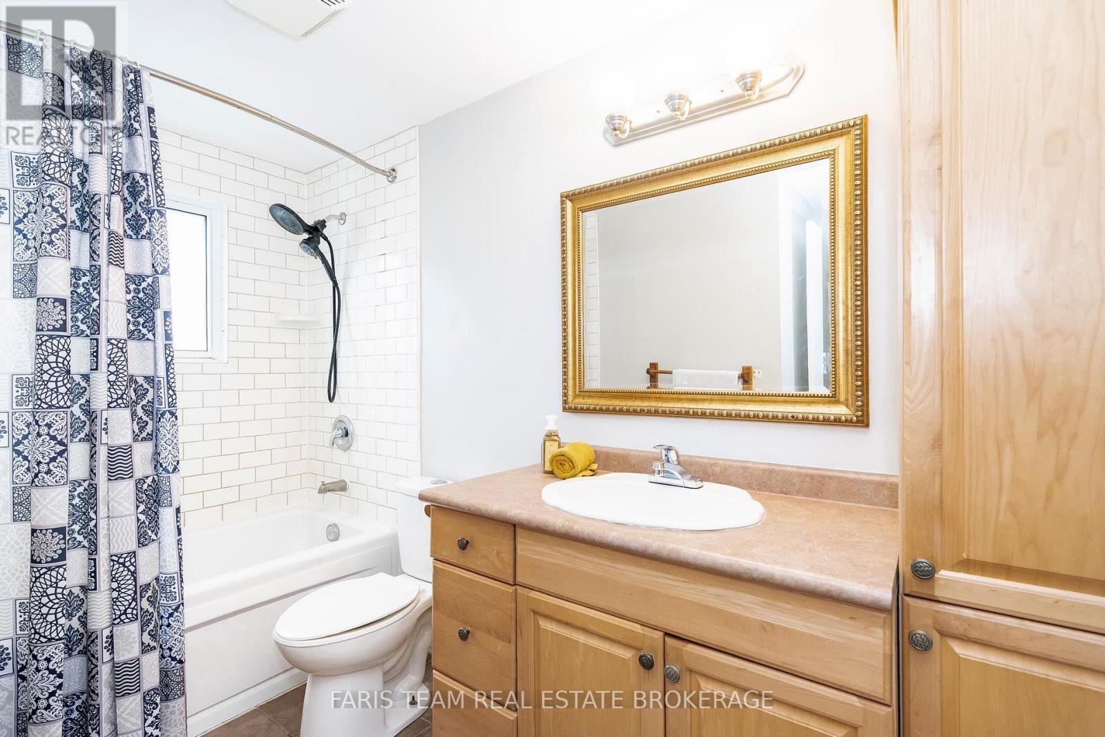 24 Laurie Crescent, Barrie, ON - Indoor Photo Showing Bathroom