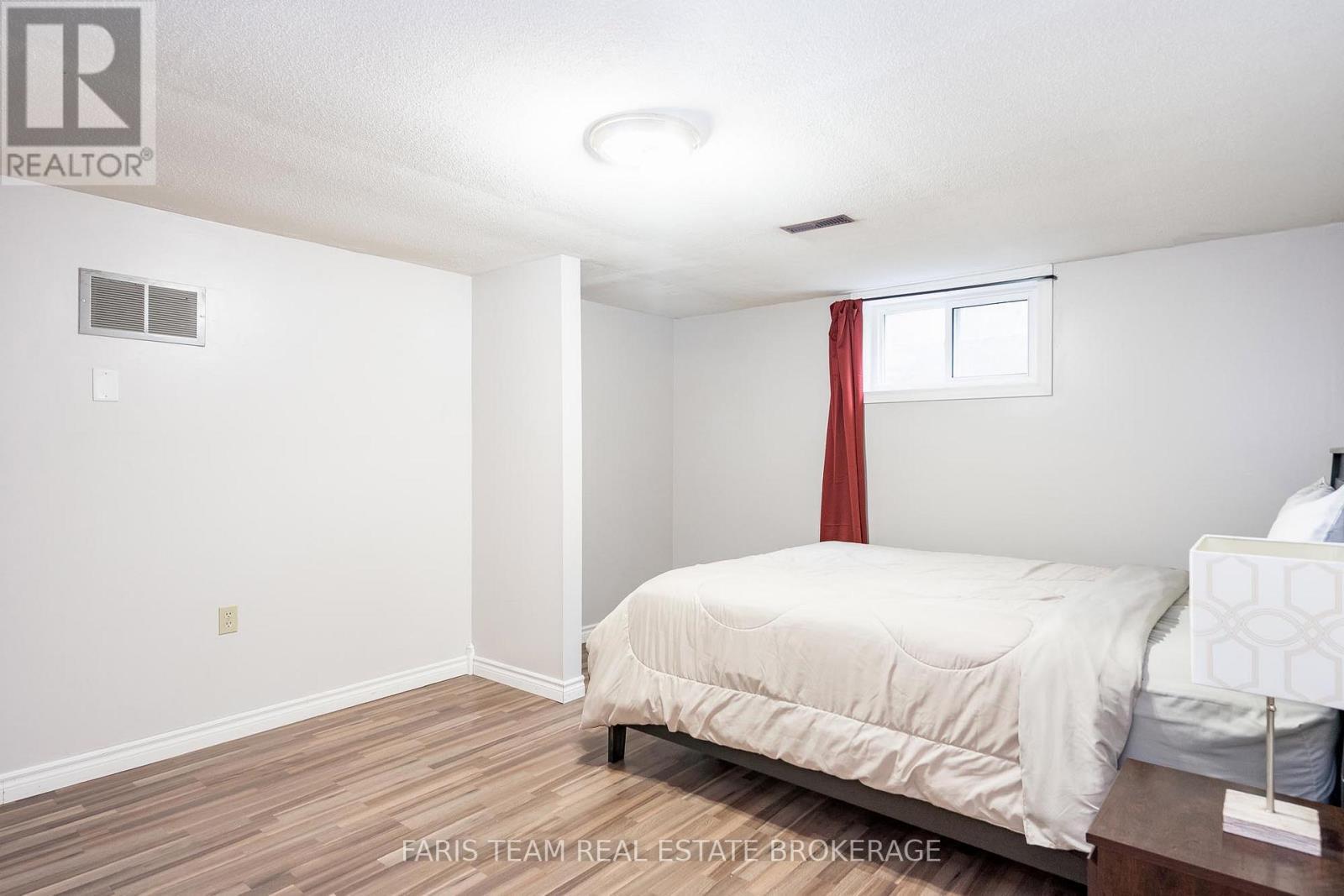 24 Laurie Crescent, Barrie, ON - Indoor Photo Showing Bedroom