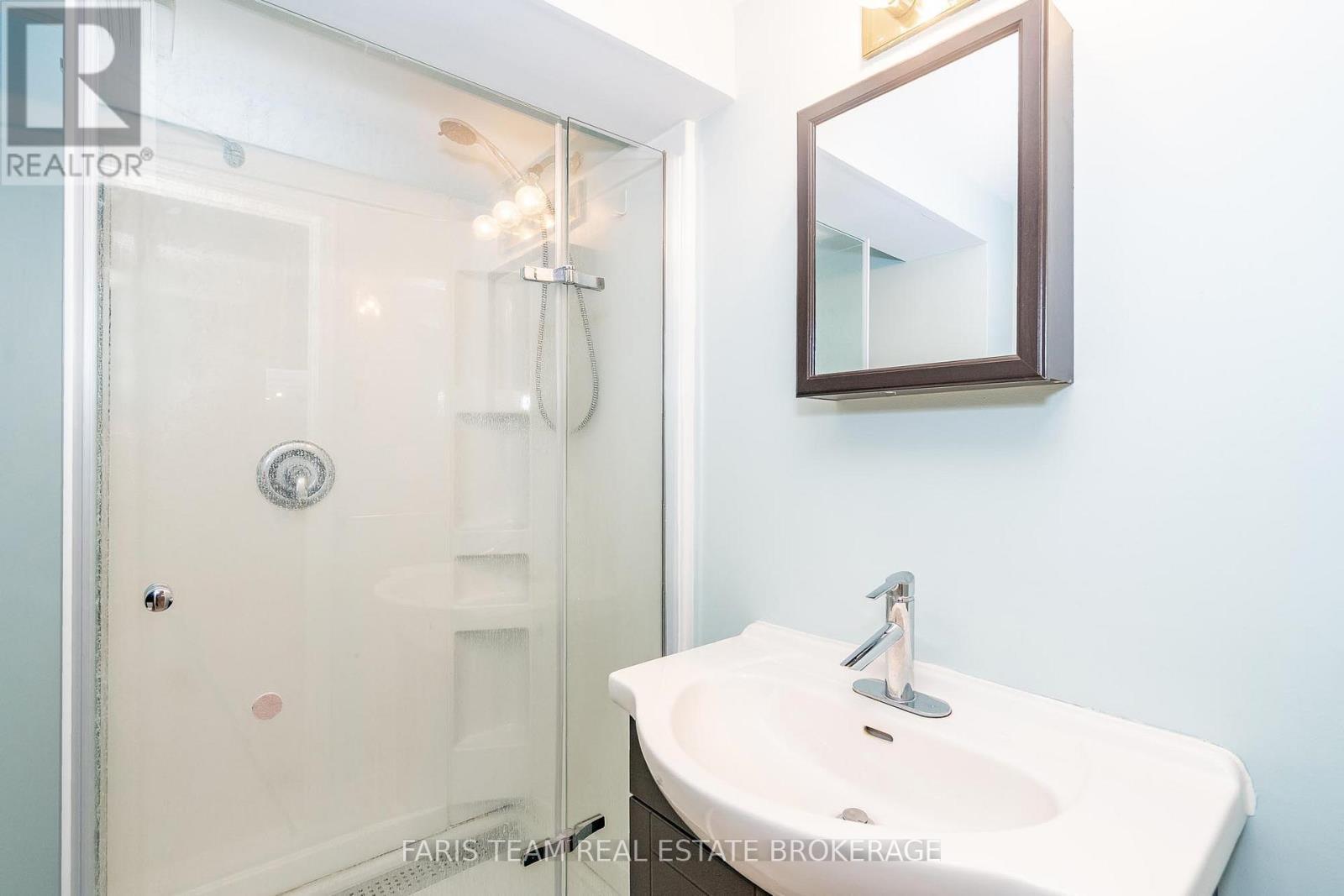 24 Laurie Crescent, Barrie, ON - Indoor Photo Showing Bathroom