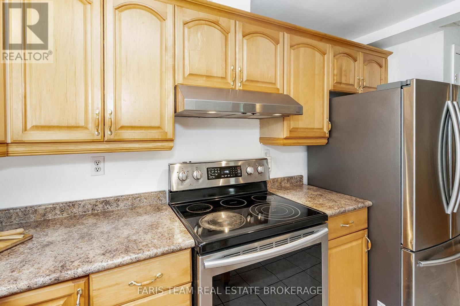 24 Laurie Crescent, Barrie, ON - Indoor Photo Showing Kitchen