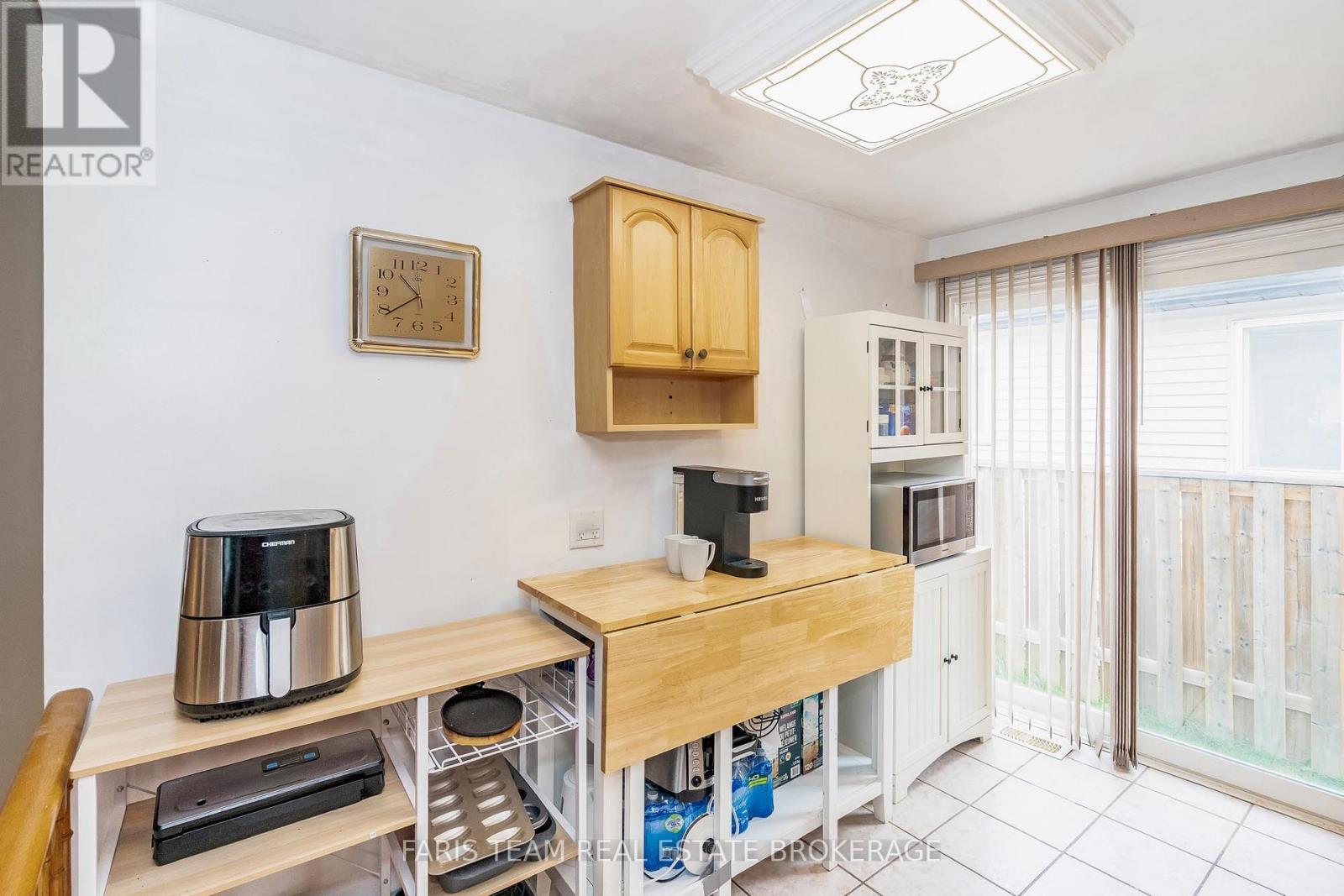 24 Laurie Crescent, Barrie, ON - Indoor Photo Showing Kitchen