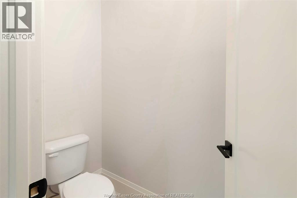 674 Lily Mac Boulevard, Windsor, ON - Indoor Photo Showing Bathroom