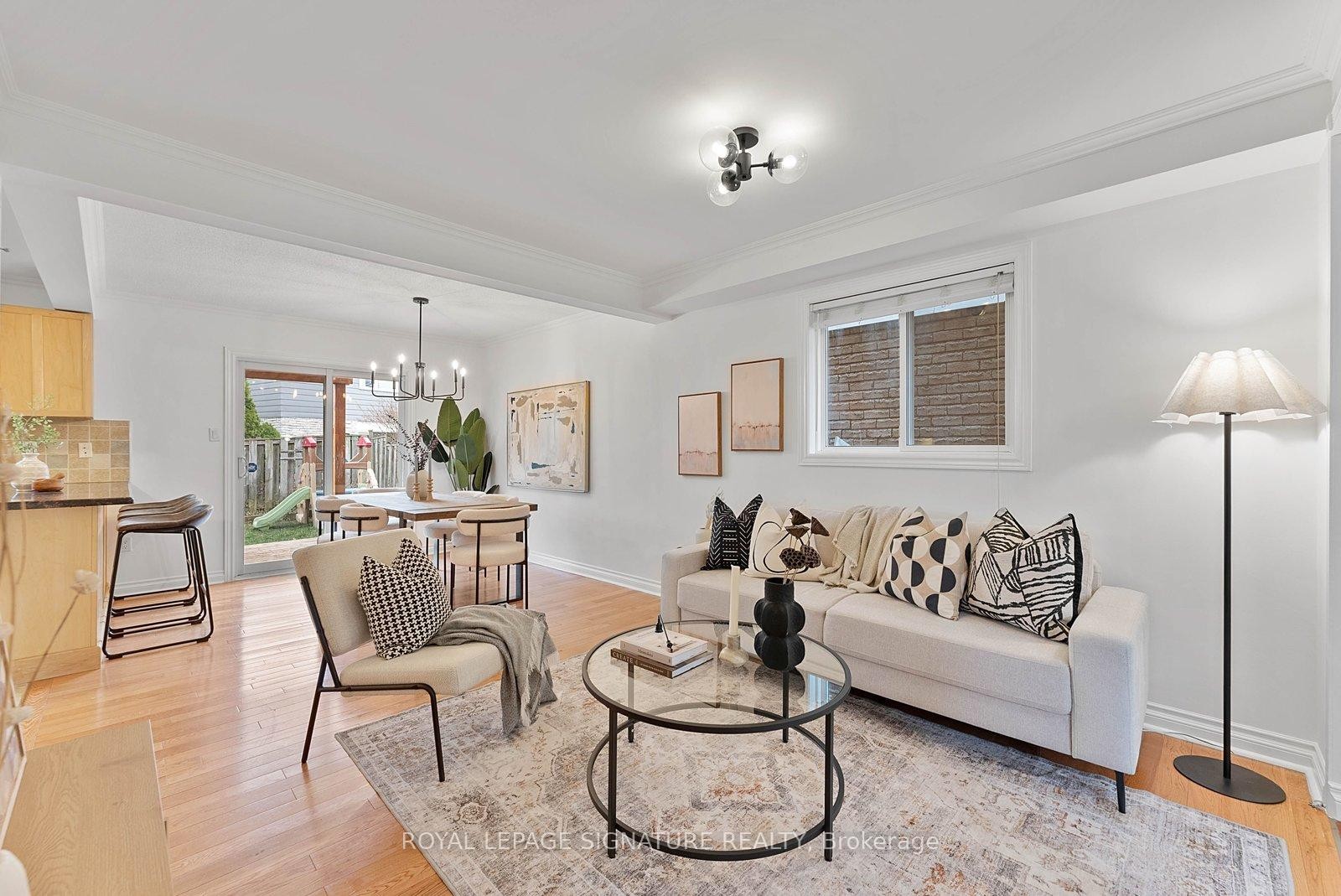 4046 Tea Garden Circle, Mississauga, ON - Indoor Photo Showing Living Room