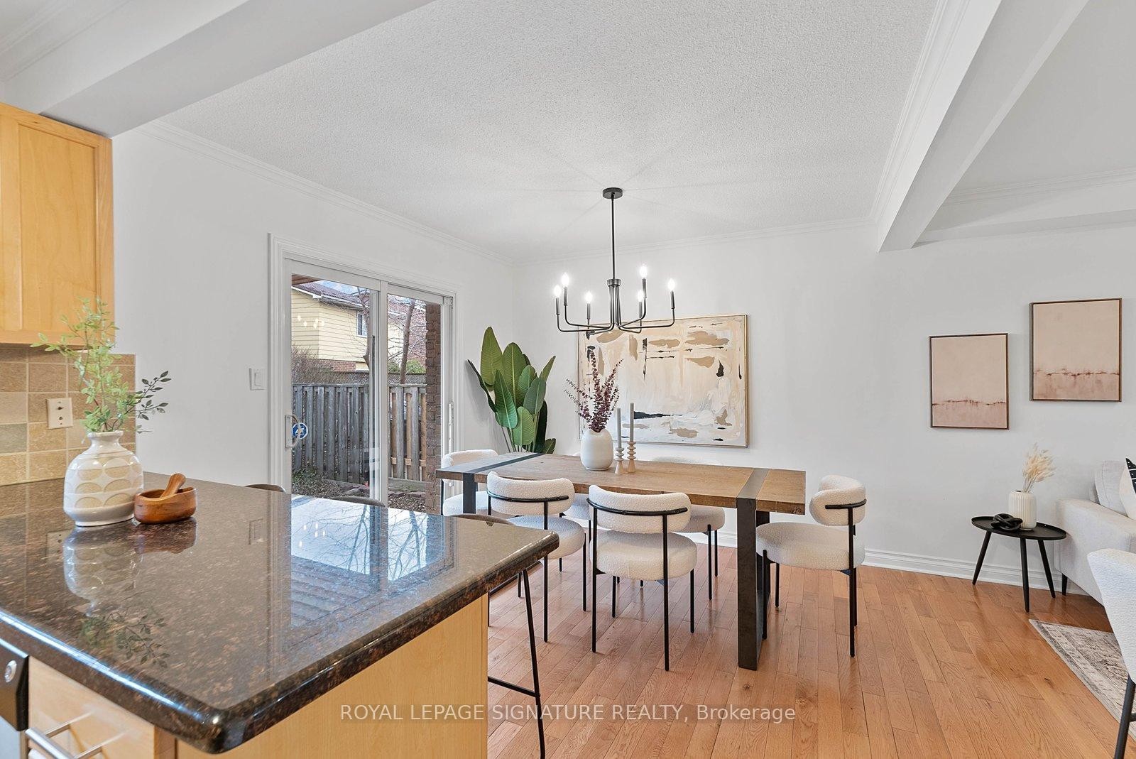 4046 Tea Garden Circle, Mississauga, ON - Indoor Photo Showing Dining Room
