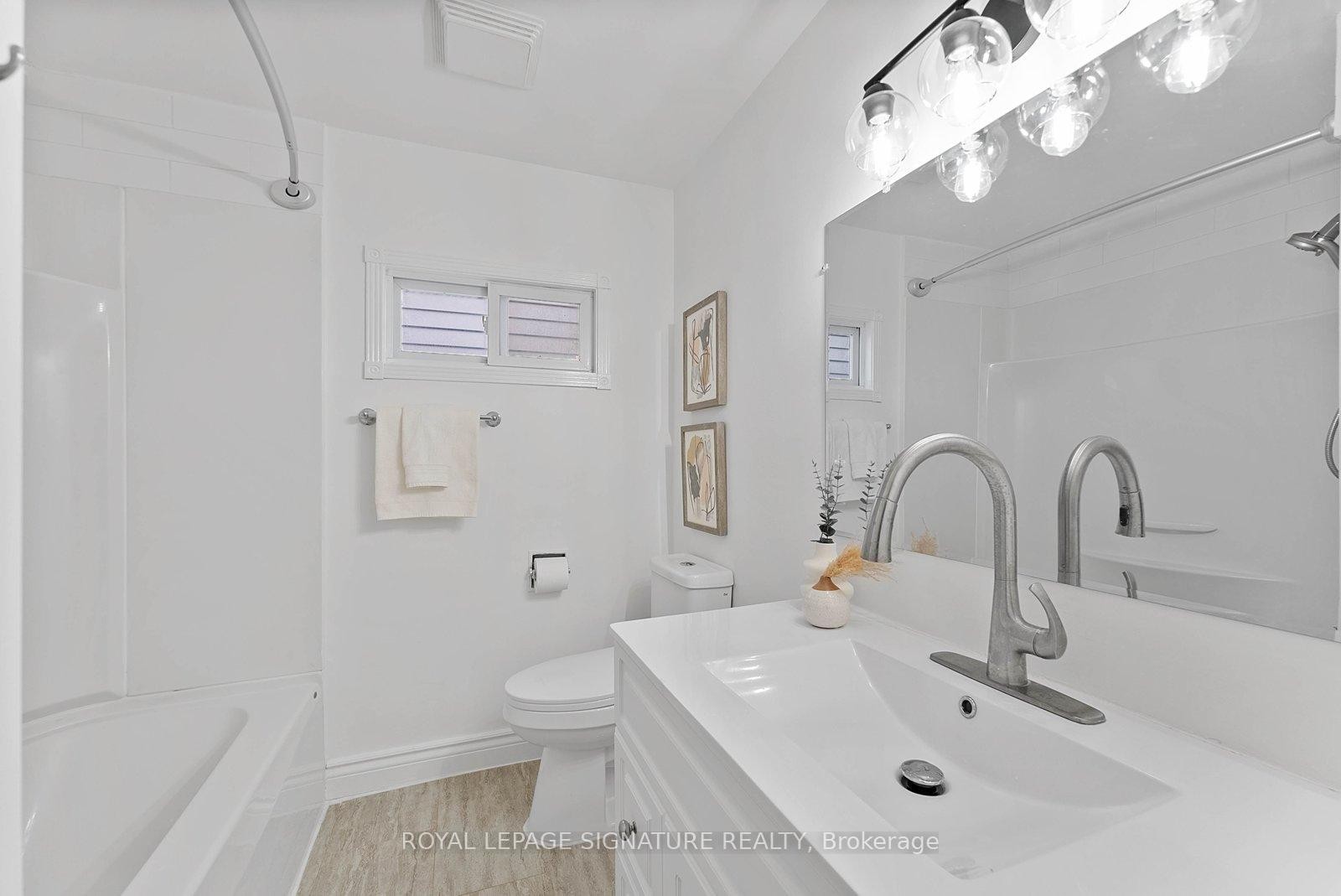 4046 Tea Garden Circle, Mississauga, ON - Indoor Photo Showing Bathroom