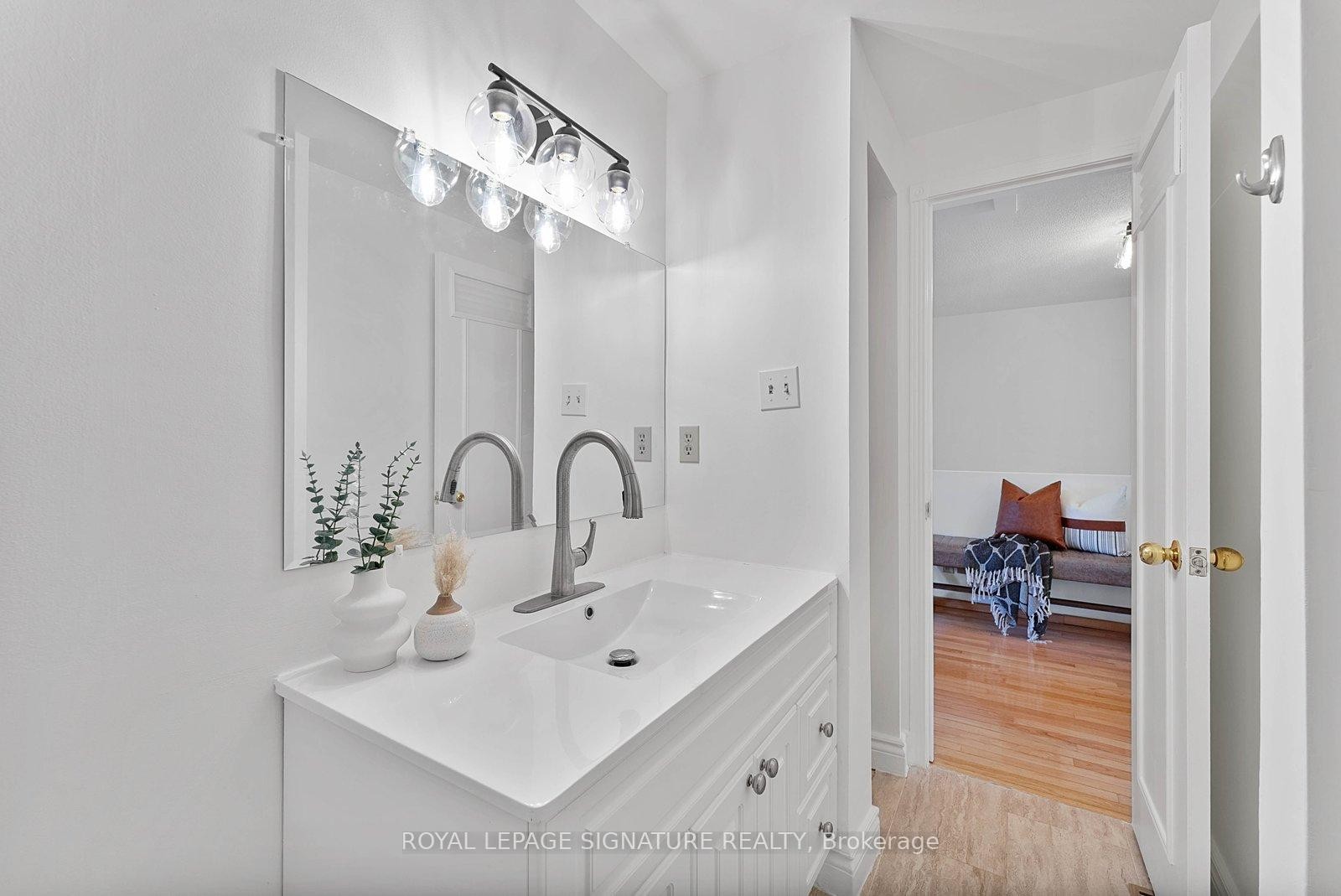4046 Tea Garden Circle, Mississauga, ON - Indoor Photo Showing Bathroom