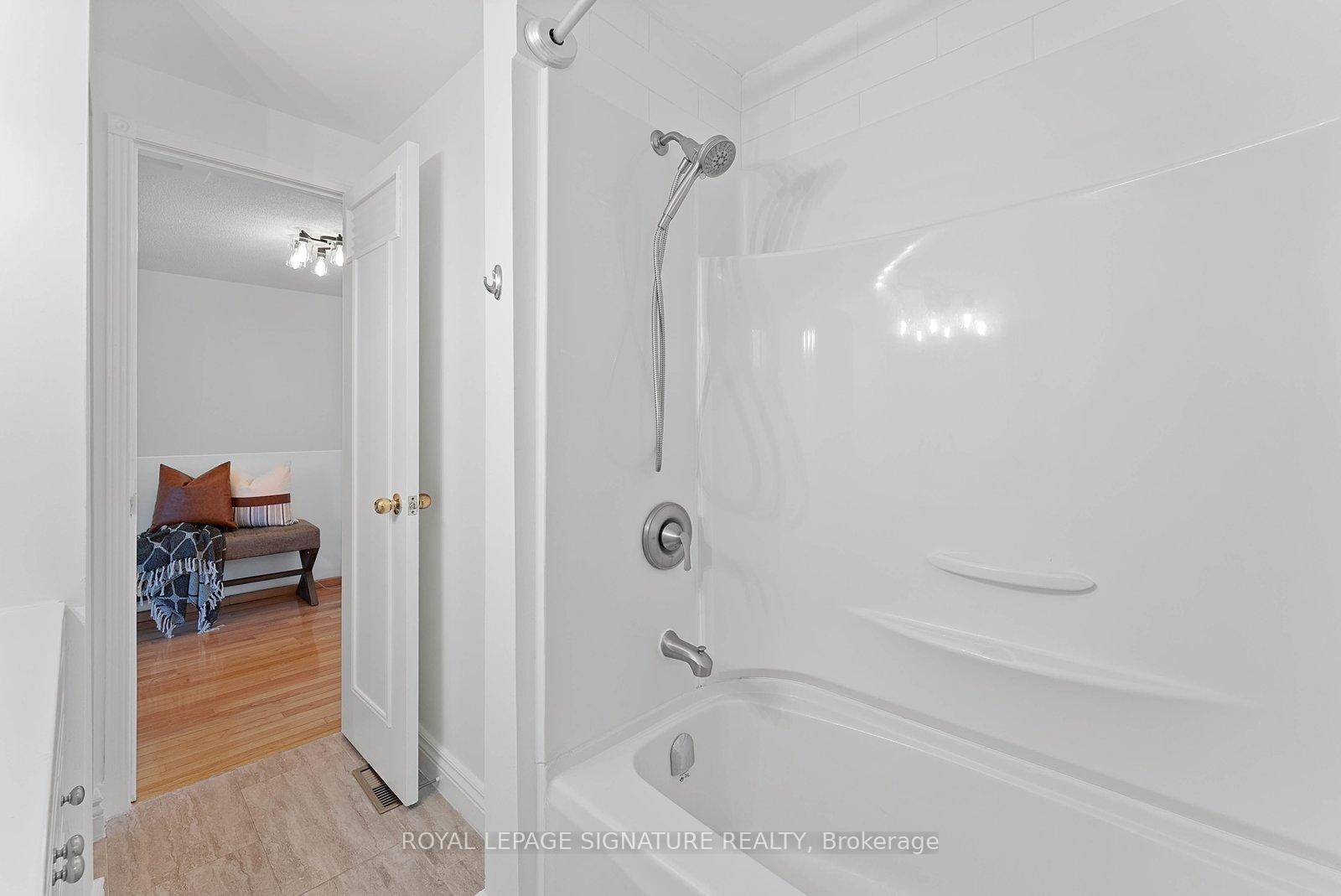 4046 Tea Garden Circle, Mississauga, ON - Indoor Photo Showing Bathroom