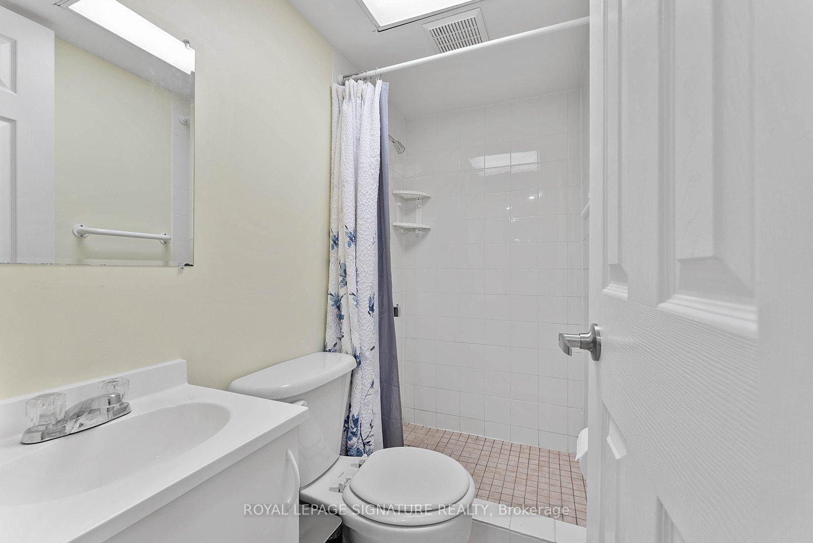 4046 Tea Garden Circle, Mississauga, ON - Indoor Photo Showing Bathroom