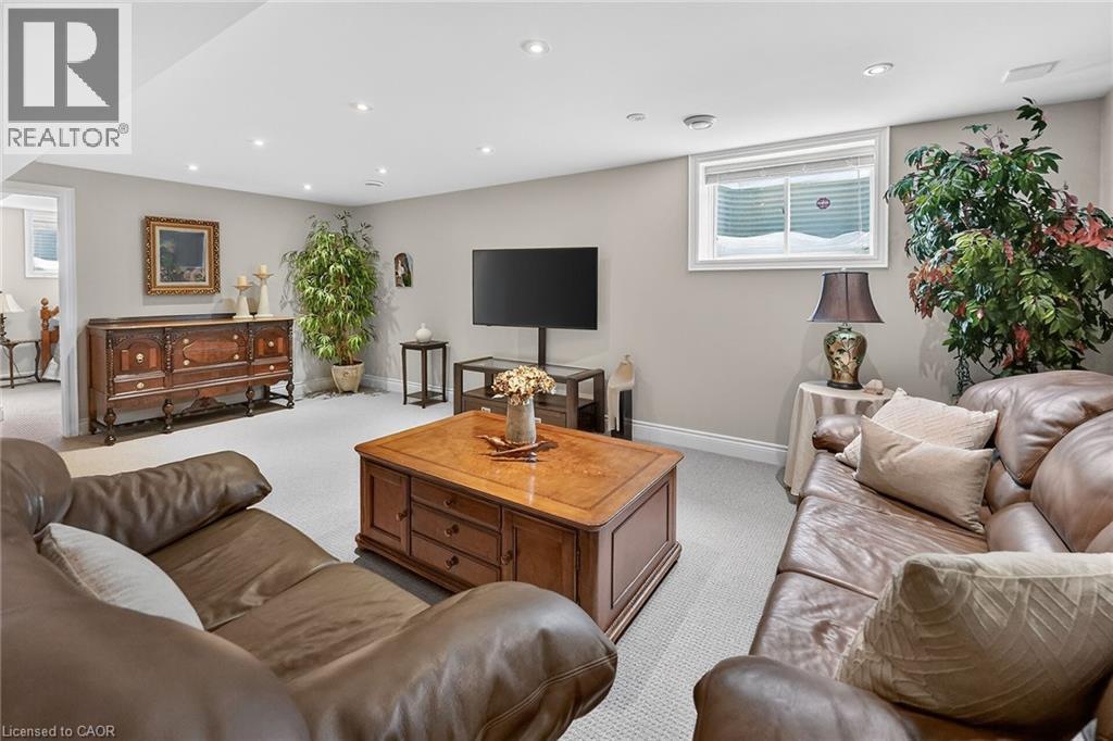 1 Cedar Drive, St. Davids, ON - Indoor Photo Showing Living Room
