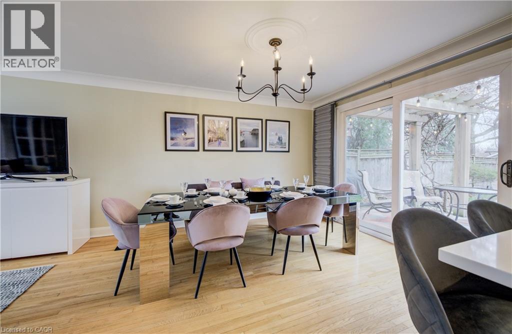 27 Lowrey Avenue S, Cambridge, ON - Indoor Photo Showing Dining Room