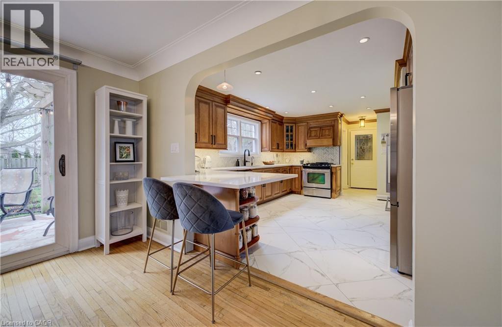 27 Lowrey Avenue S, Cambridge, ON - Indoor