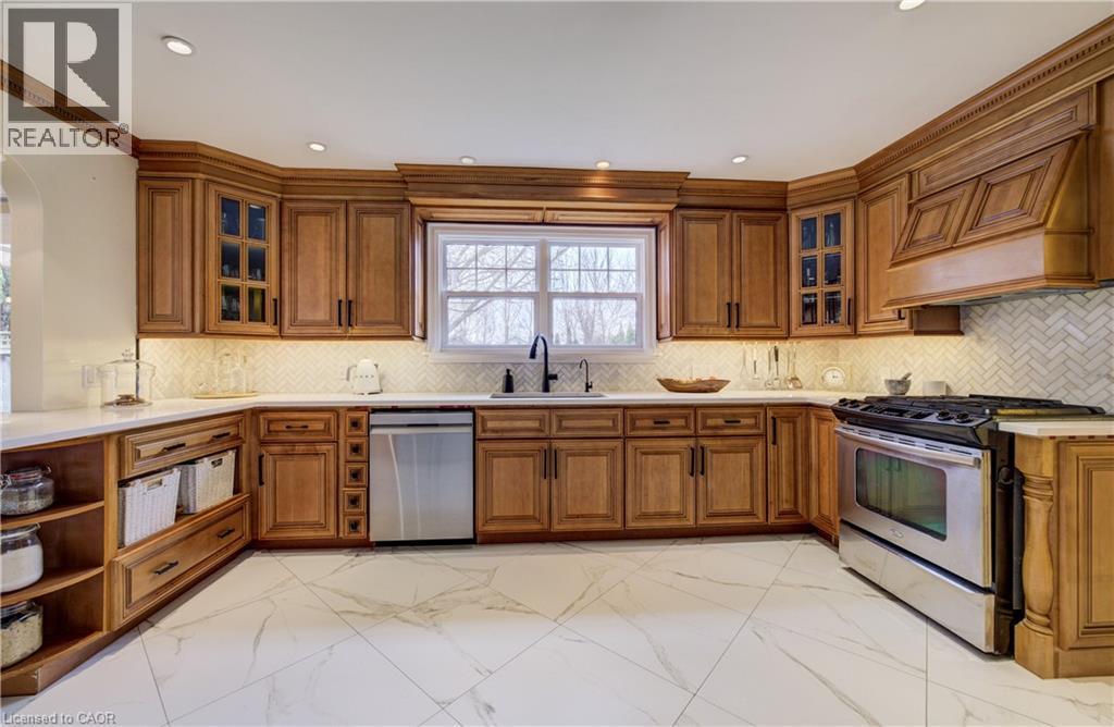 27 Lowrey Avenue S, Cambridge, ON - Indoor Photo Showing Kitchen