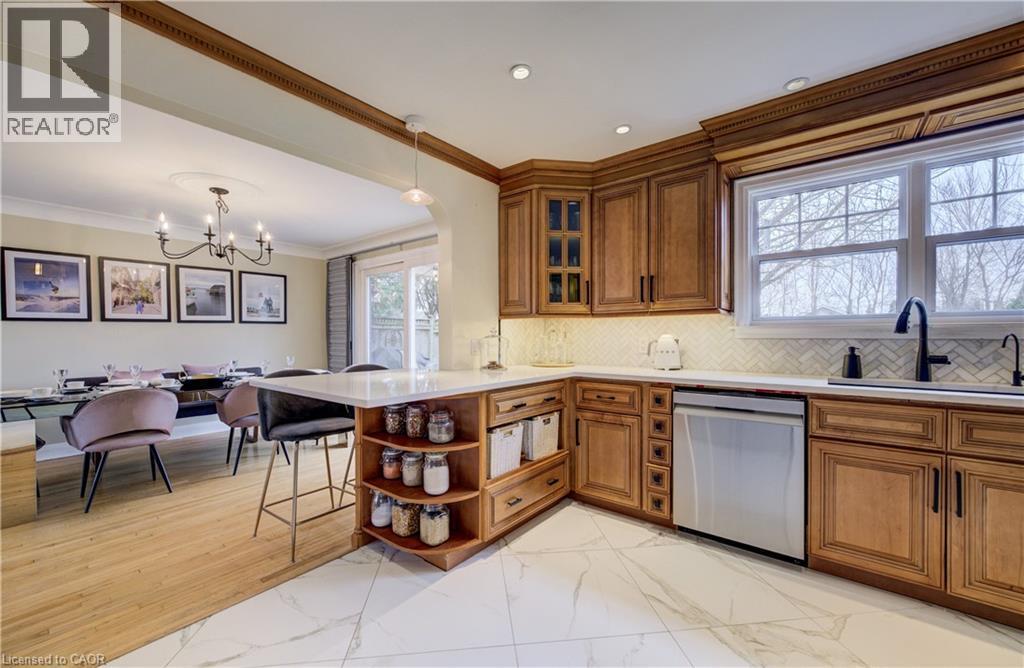 27 Lowrey Avenue S, Cambridge, ON - Indoor Photo Showing Kitchen